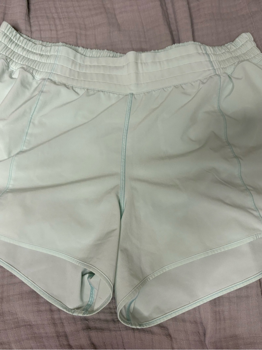Lululemon Hotty Hot Low-Rise Lined Short 4" W7AVGT - Picture 2 of 6